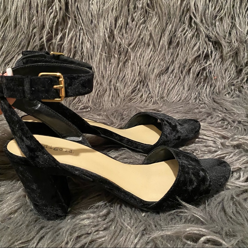 Velvet black heel